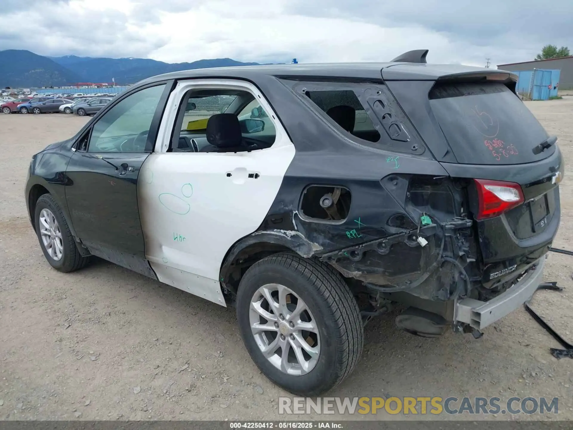 3 Photograph of a damaged car 3GNAXUEVXLL336801 CHEVROLET EQUINOX 2020