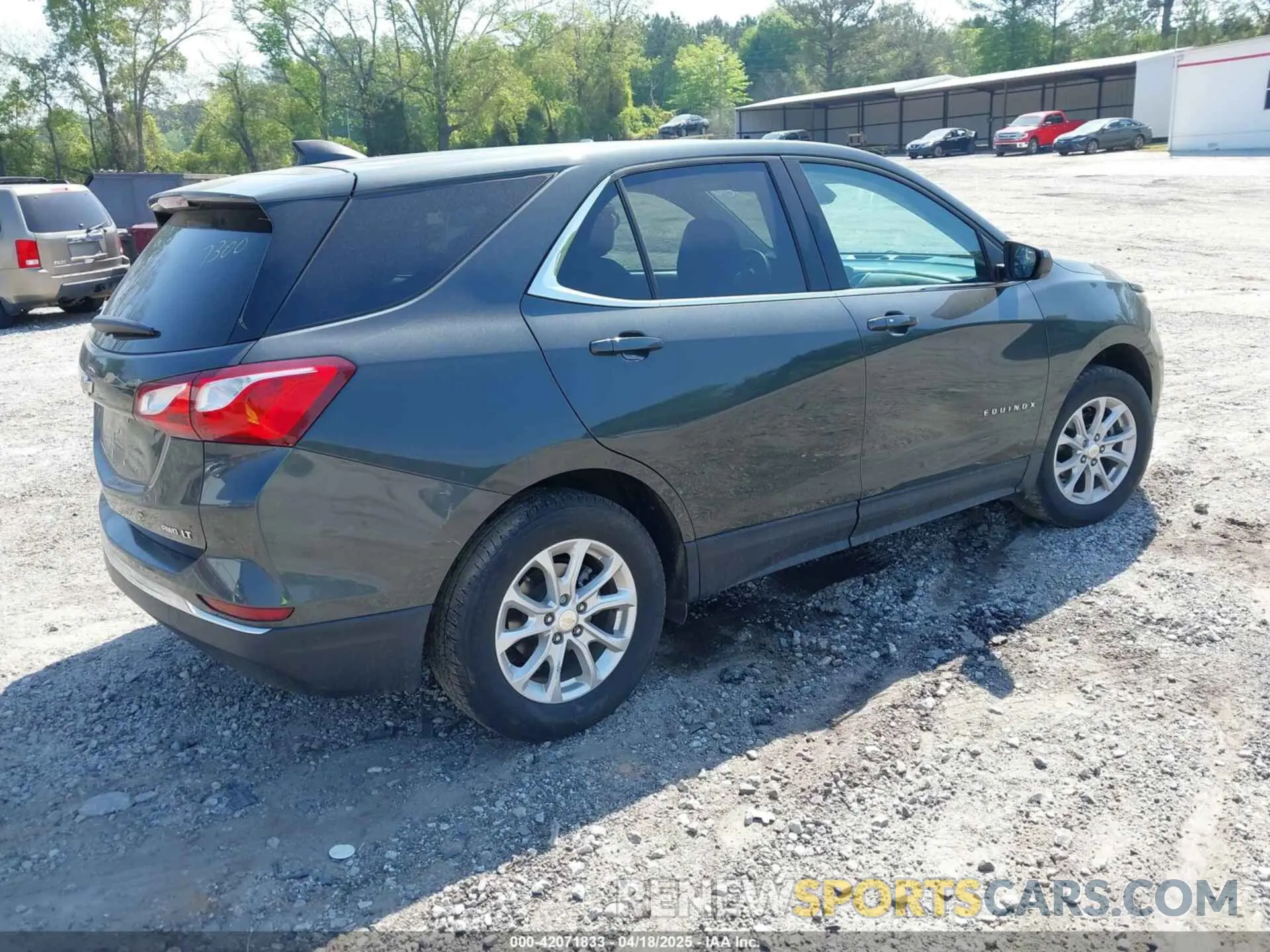 4 Photograph of a damaged car 3GNAXUEVXLS537300 CHEVROLET EQUINOX 2020
