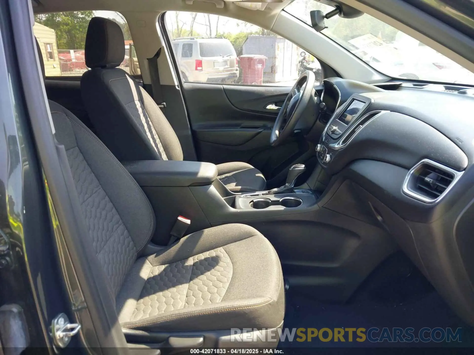 5 Photograph of a damaged car 3GNAXUEVXLS537300 CHEVROLET EQUINOX 2020