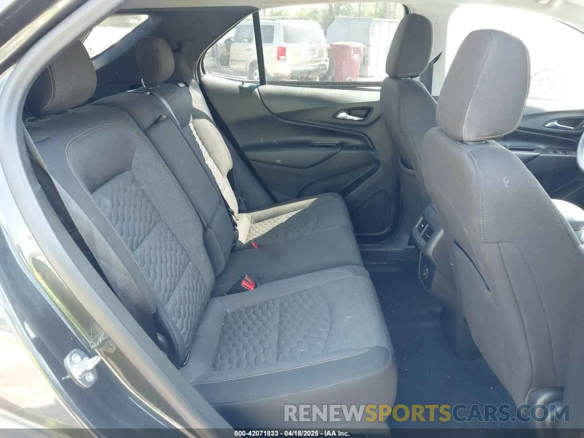 8 Photograph of a damaged car 3GNAXUEVXLS537300 CHEVROLET EQUINOX 2020