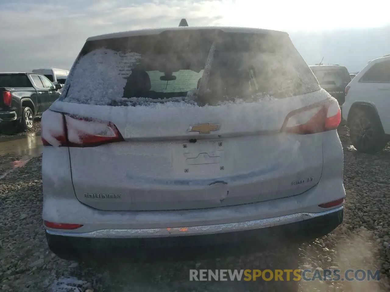 6 Photograph of a damaged car 3GNAXUEVXLS638093 CHEVROLET EQUINOX 2020