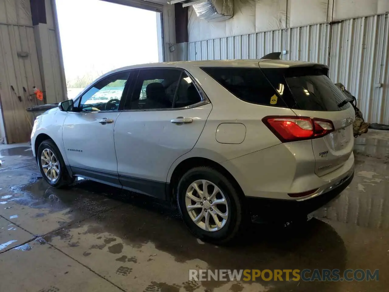 2 Photograph of a damaged car 3GNAXUEVXLS657372 CHEVROLET EQUINOX 2020