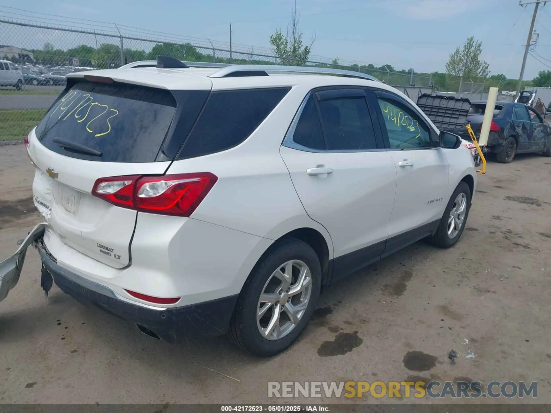 4 Photograph of a damaged car 3GNAXVEX3LS591349 CHEVROLET EQUINOX 2020