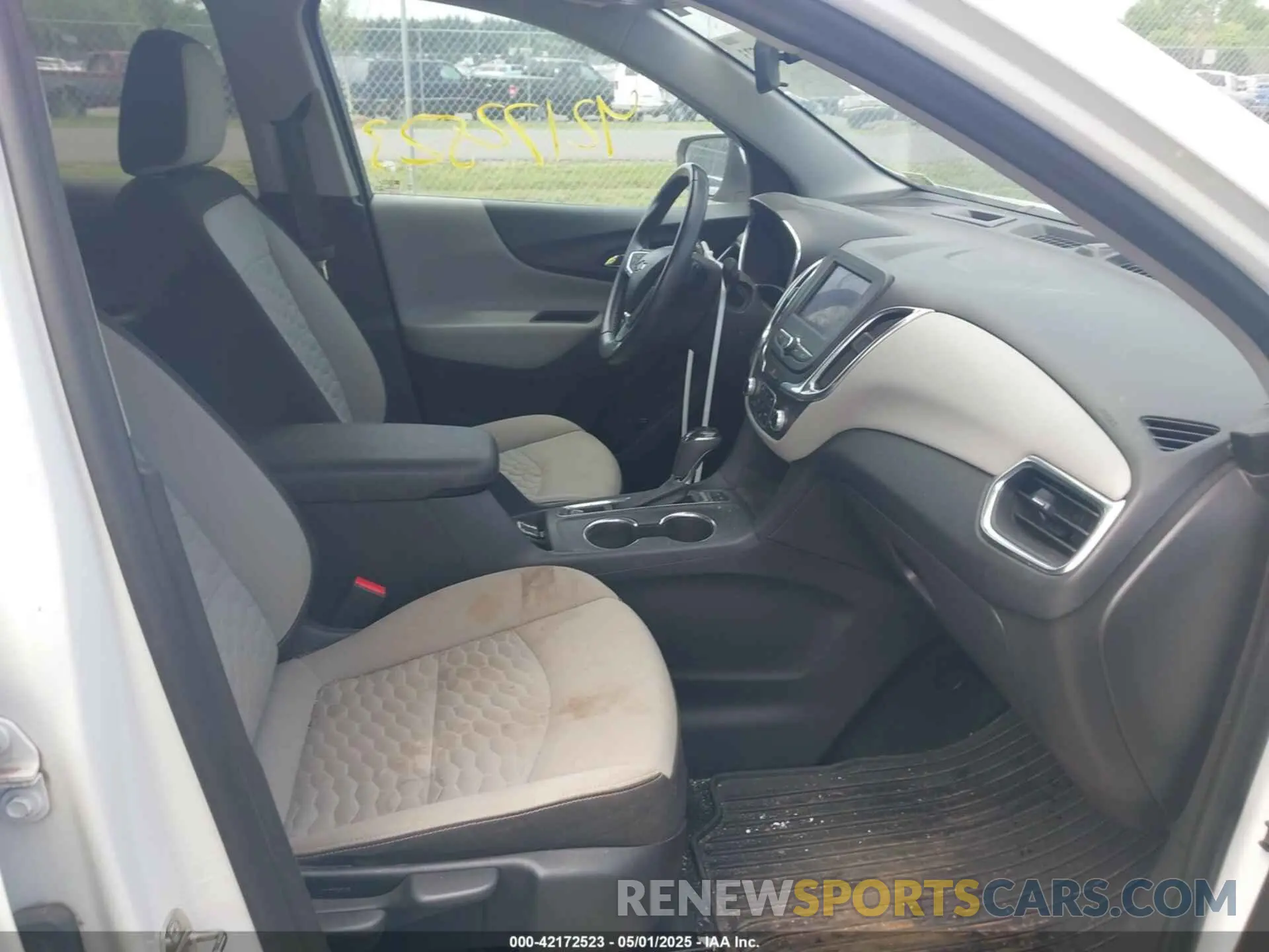 5 Photograph of a damaged car 3GNAXVEX3LS591349 CHEVROLET EQUINOX 2020