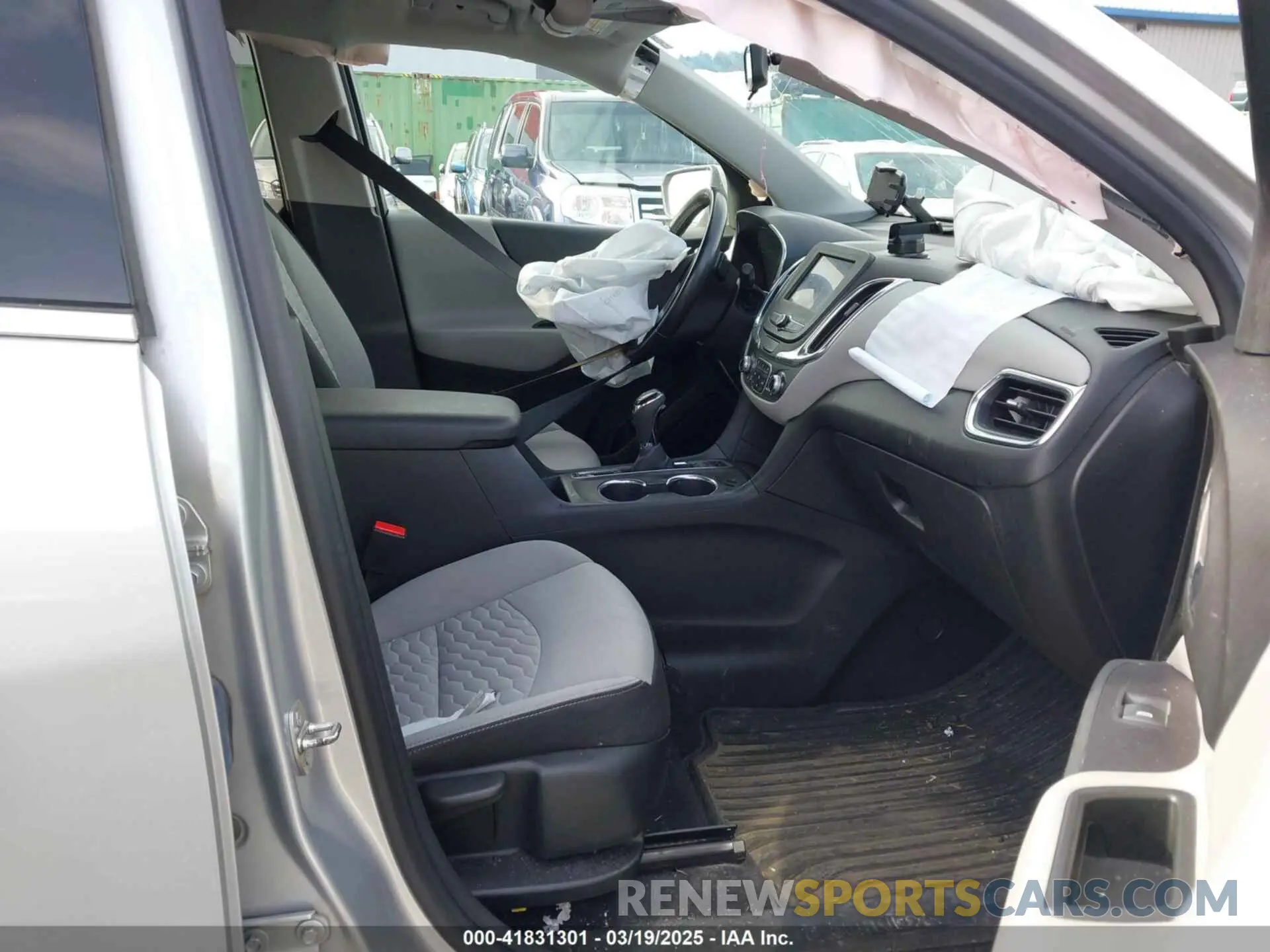 5 Photograph of a damaged car 3GNAXVEX6LS590812 CHEVROLET EQUINOX 2020