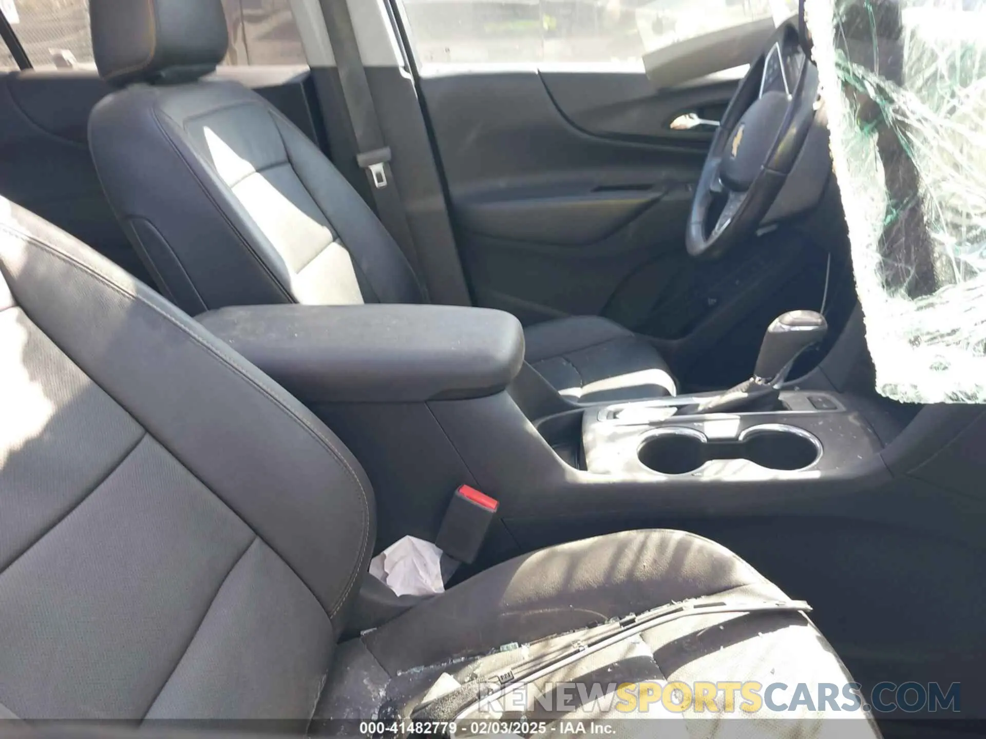 5 Photograph of a damaged car 3GNAXVEX7LS731225 CHEVROLET EQUINOX 2020