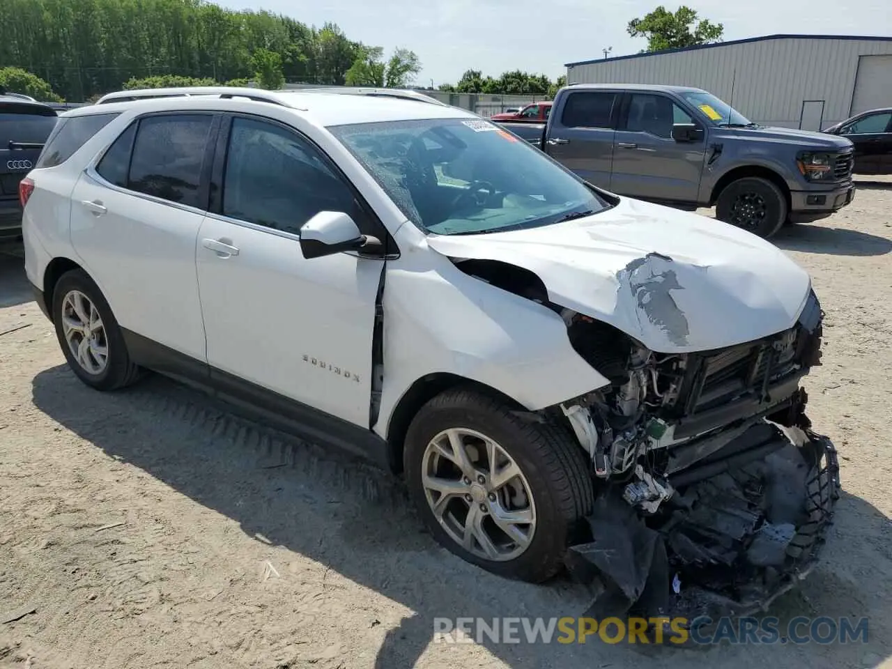 4 Photograph of a damaged car 3GNAXVEX9LS591386 CHEVROLET EQUINOX 2020