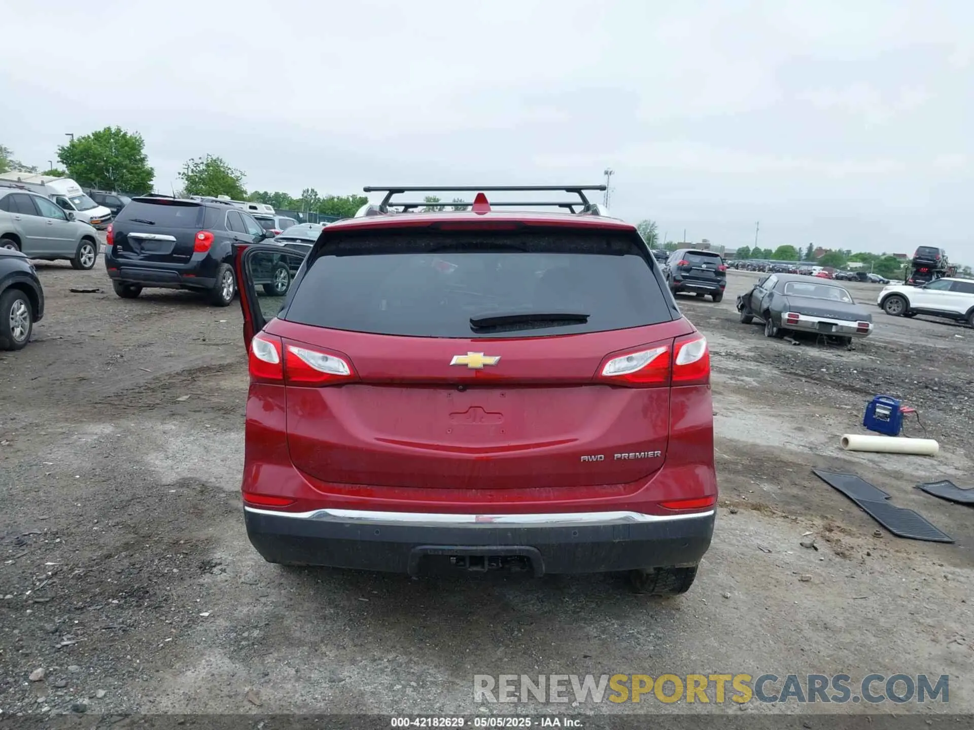 17 Photograph of a damaged car 3GNAXXEV0LS630294 CHEVROLET EQUINOX 2020