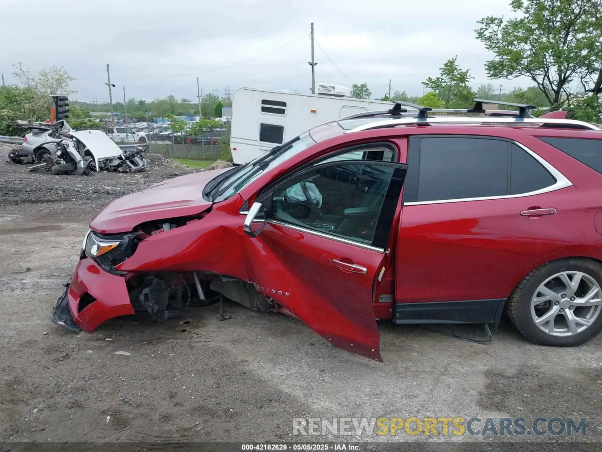 6 Photograph of a damaged car 3GNAXXEV0LS630294 CHEVROLET EQUINOX 2020