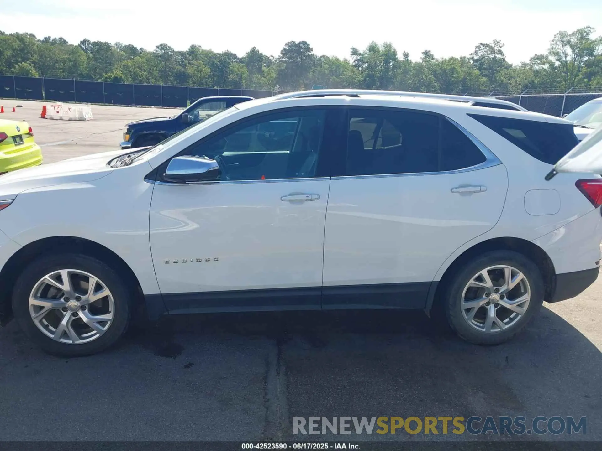14 Photograph of a damaged car 3GNAXXEV1LS635312 CHEVROLET EQUINOX 2020