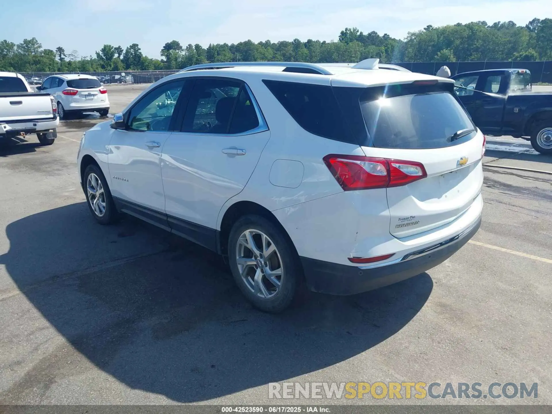 3 Photograph of a damaged car 3GNAXXEV1LS635312 CHEVROLET EQUINOX 2020