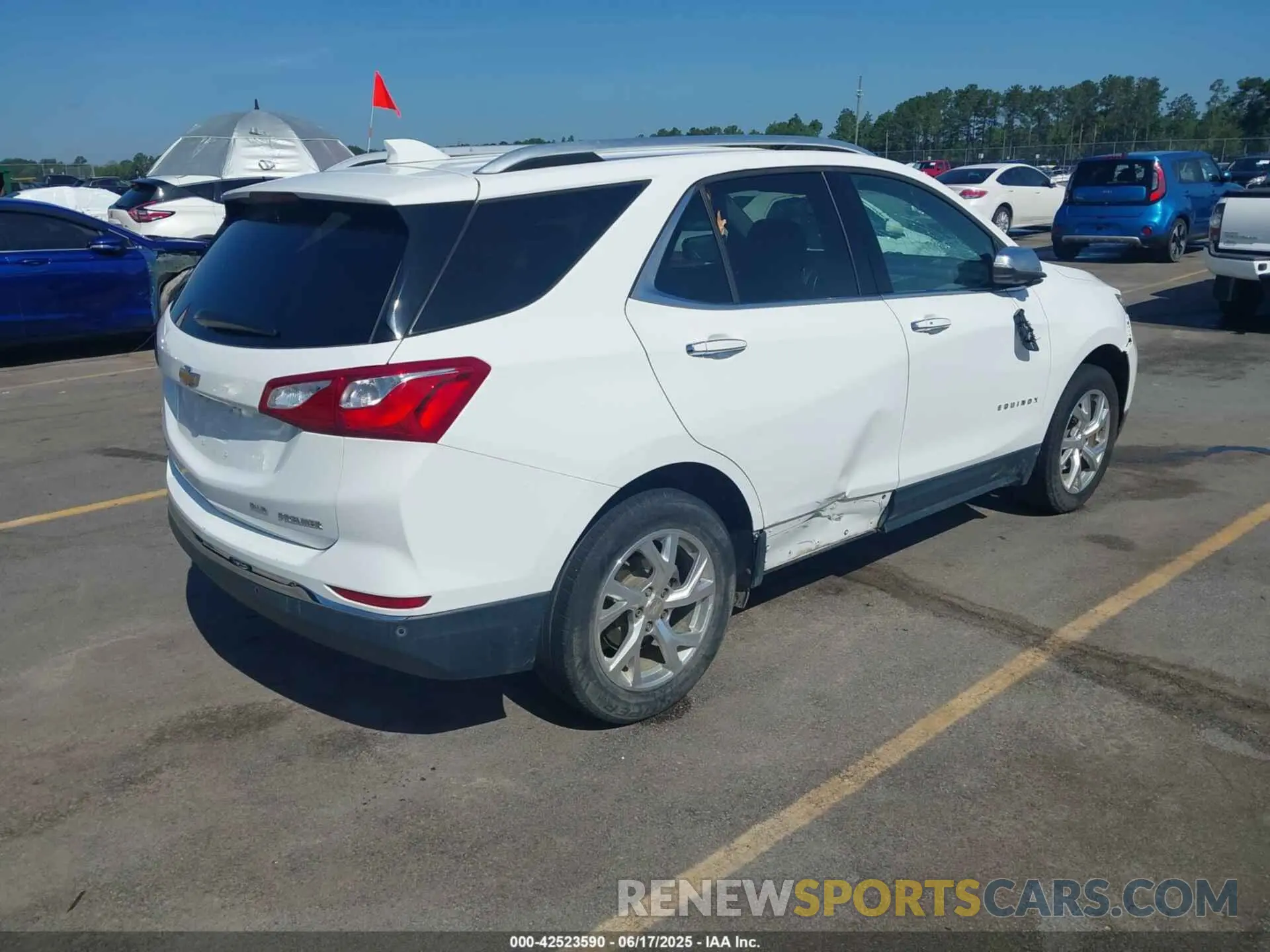 4 Photograph of a damaged car 3GNAXXEV1LS635312 CHEVROLET EQUINOX 2020