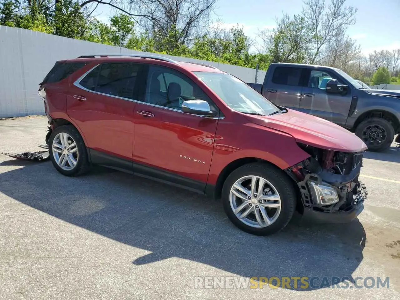 4 Photograph of a damaged car 3GNAXYEX0LS526086 CHEVROLET EQUINOX 2020