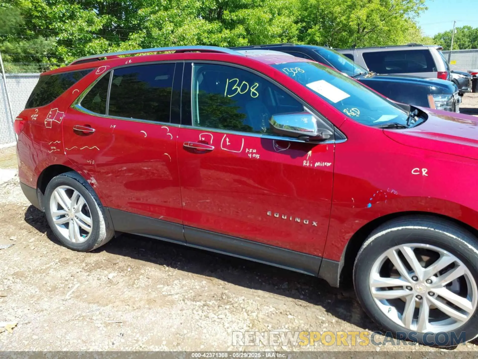 13 Photograph of a damaged car 3GNAXYEX6LS665168 CHEVROLET EQUINOX 2020