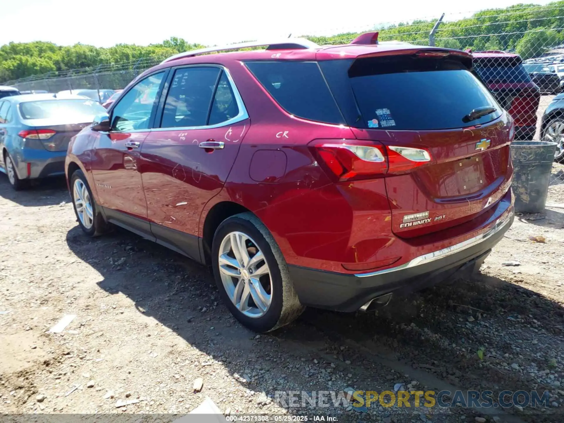 3 Photograph of a damaged car 3GNAXYEX6LS665168 CHEVROLET EQUINOX 2020