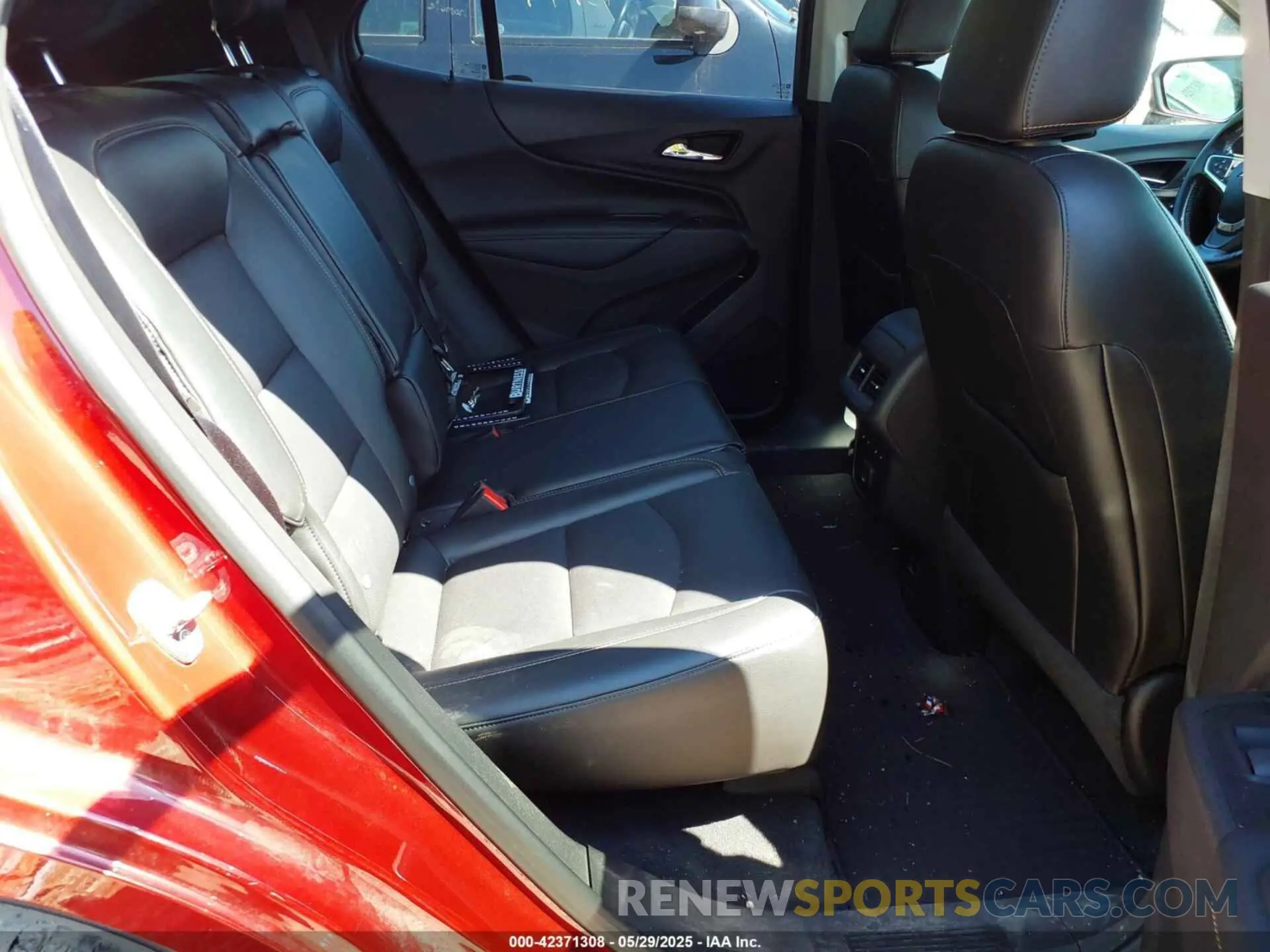 8 Photograph of a damaged car 3GNAXYEX6LS665168 CHEVROLET EQUINOX 2020