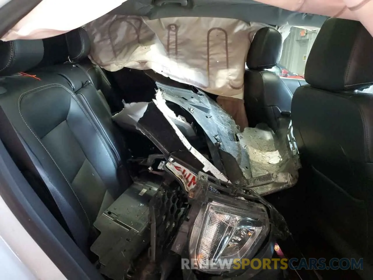 11 Photograph of a damaged car 3GNAXYEX8LS546568 CHEVROLET EQUINOX 2020