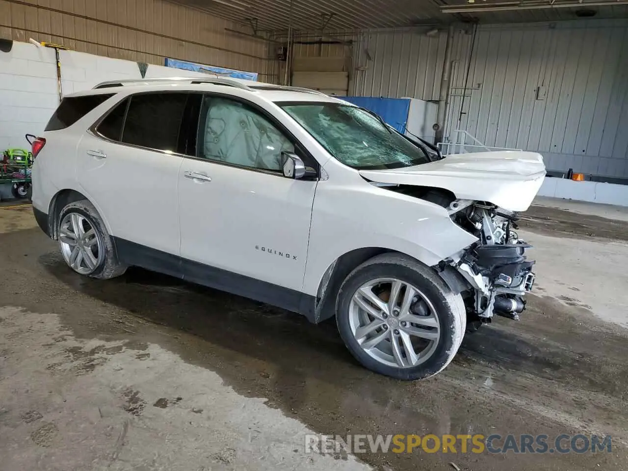 4 Photograph of a damaged car 3GNAXYEX8LS546568 CHEVROLET EQUINOX 2020