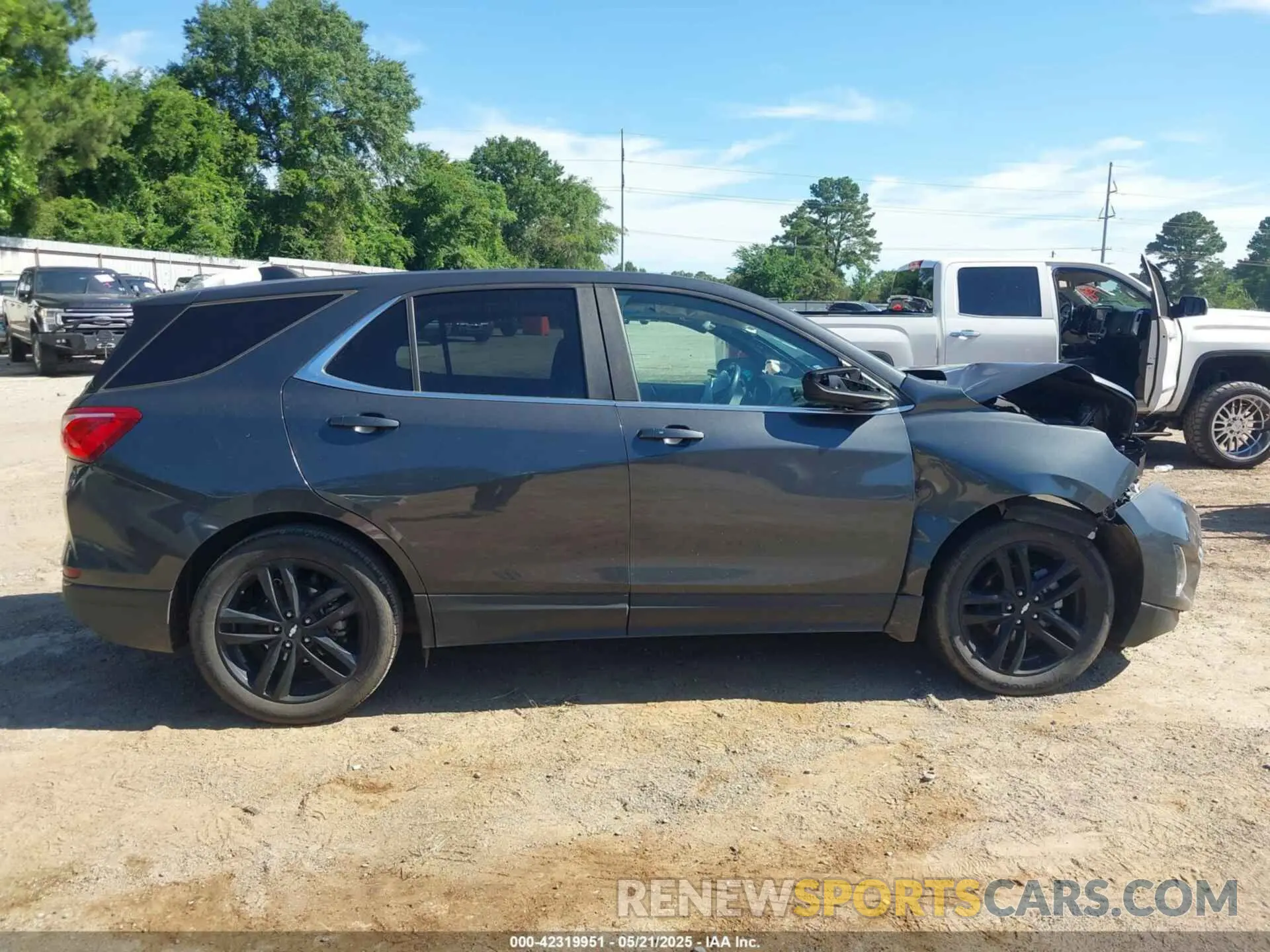 14 Photograph of a damaged car 02GNAXKEV3M612957 CHEVROLET EQUINOX 2021