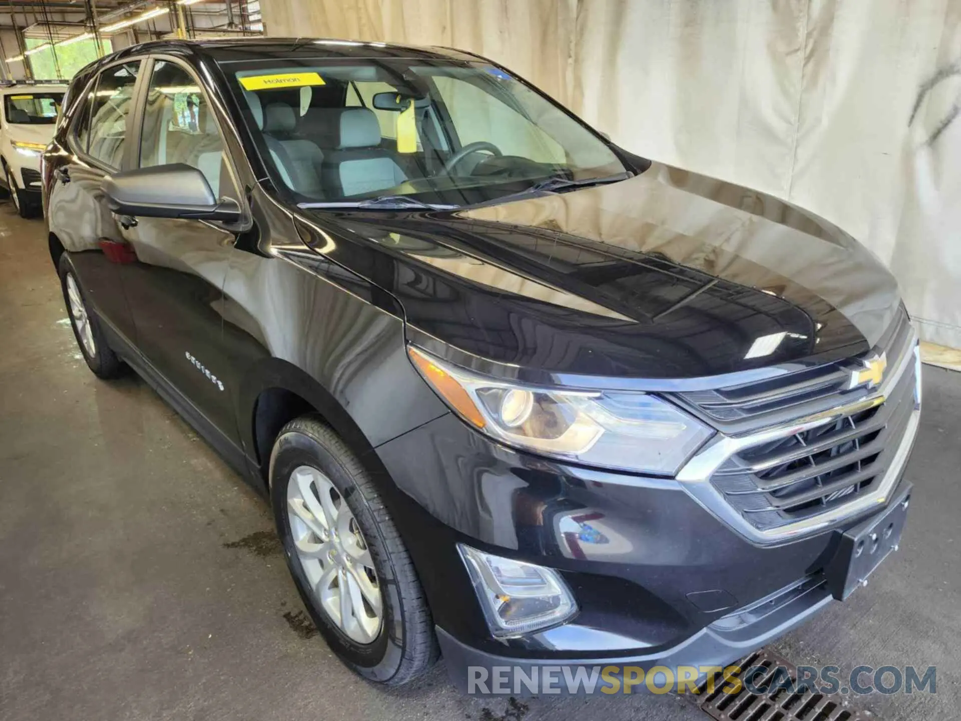 18 Photograph of a damaged car 2GNAXFEV5M6142923 CHEVROLET EQUINOX 2021