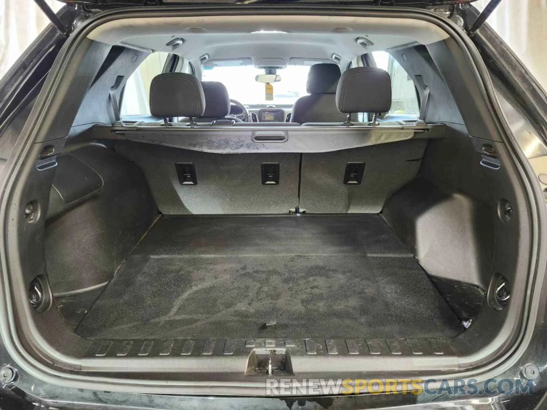 21 Photograph of a damaged car 2GNAXFEV5M6142923 CHEVROLET EQUINOX 2021
