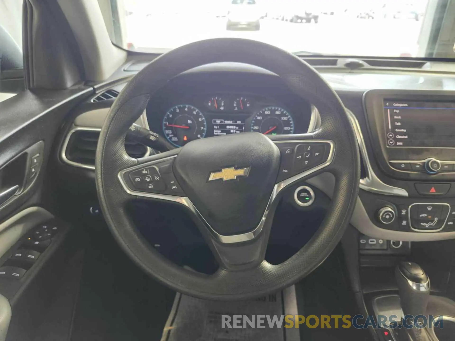 25 Photograph of a damaged car 2GNAXFEV5M6142923 CHEVROLET EQUINOX 2021