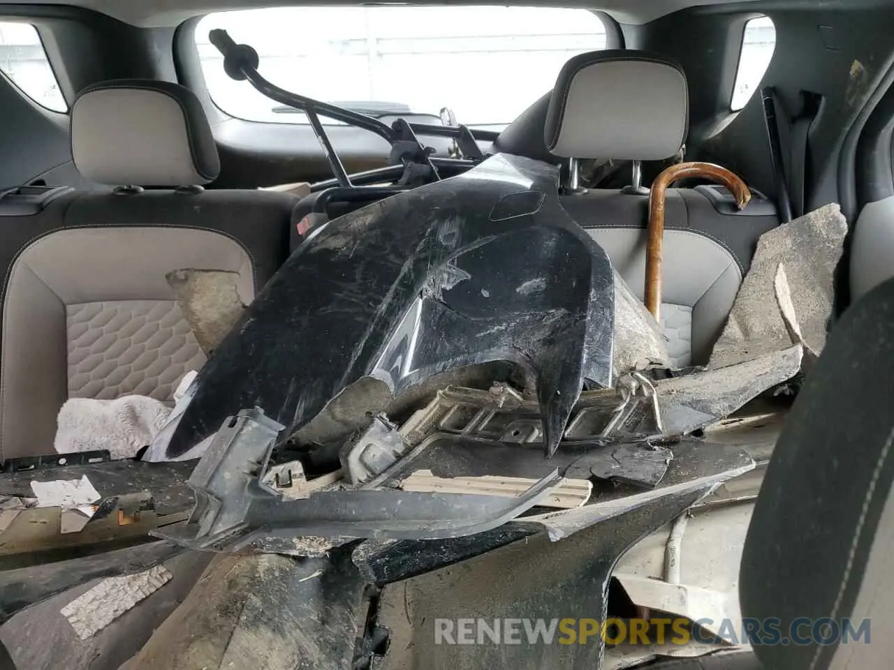 10 Photograph of a damaged car 2GNAXFEV8M6123007 CHEVROLET EQUINOX 2021