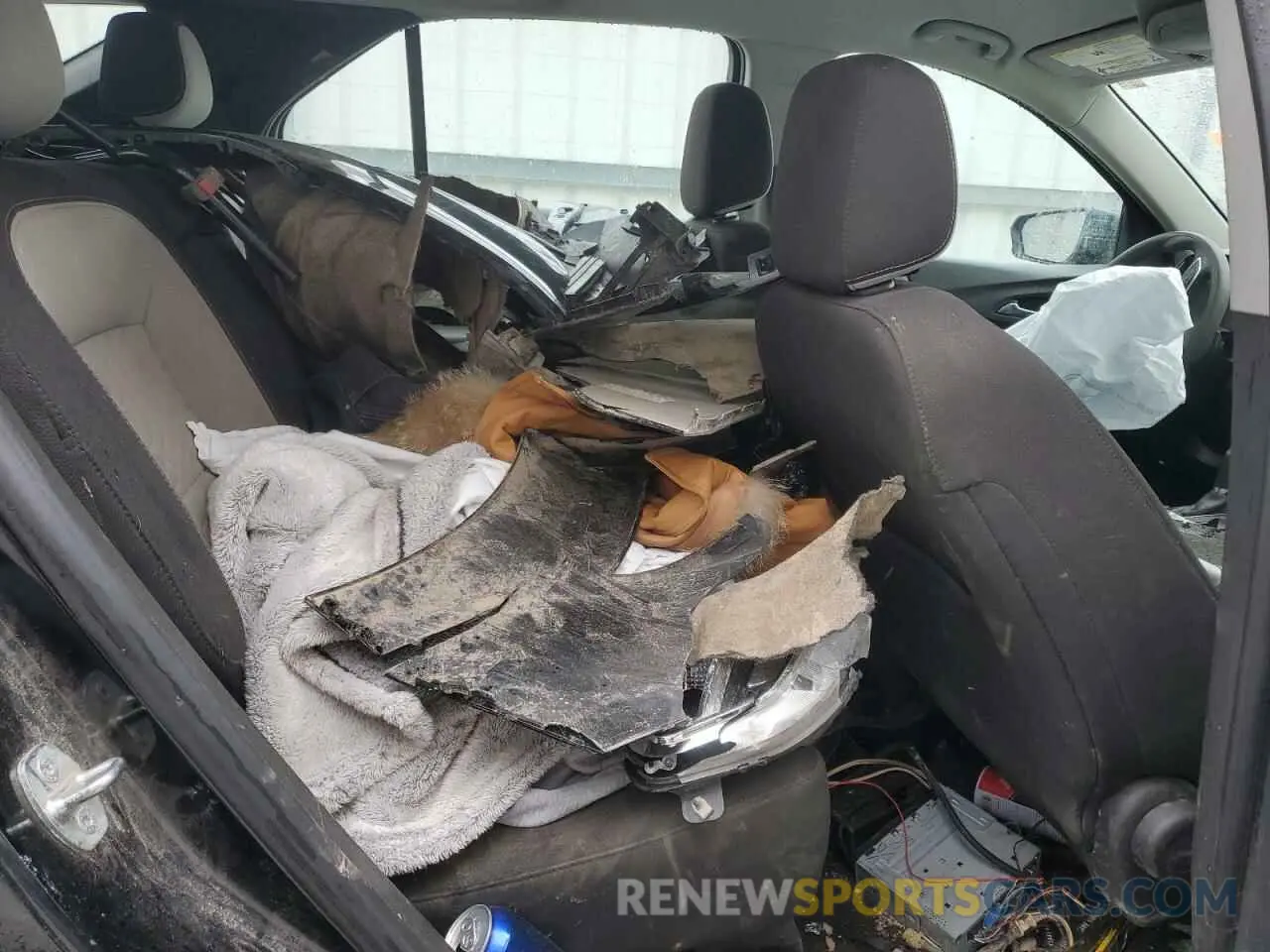 11 Photograph of a damaged car 2GNAXFEV8M6123007 CHEVROLET EQUINOX 2021