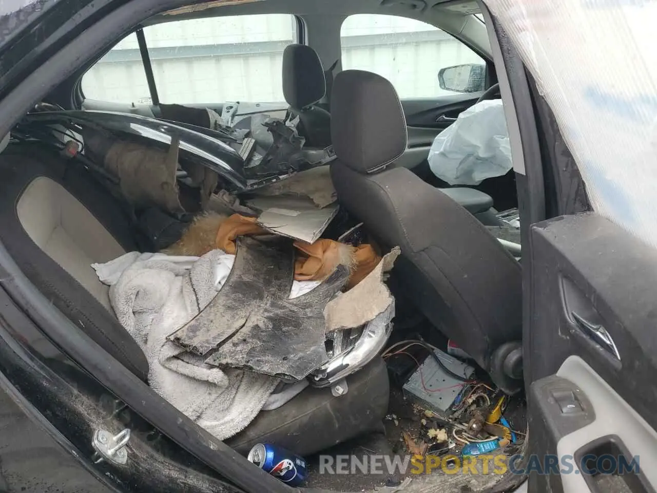 13 Photograph of a damaged car 2GNAXFEV8M6123007 CHEVROLET EQUINOX 2021
