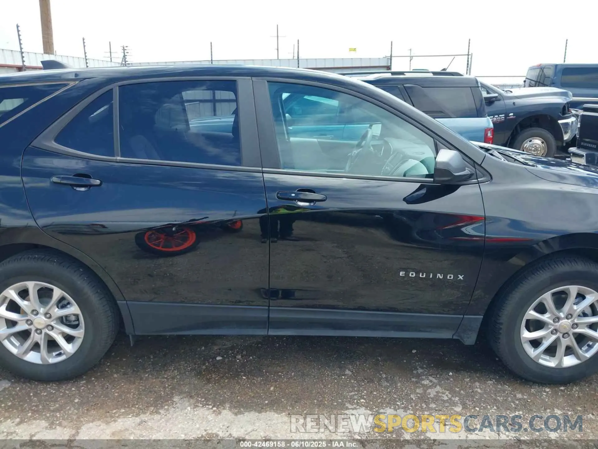13 Photograph of a damaged car 2GNAXHEV0M6123742 CHEVROLET EQUINOX 2021