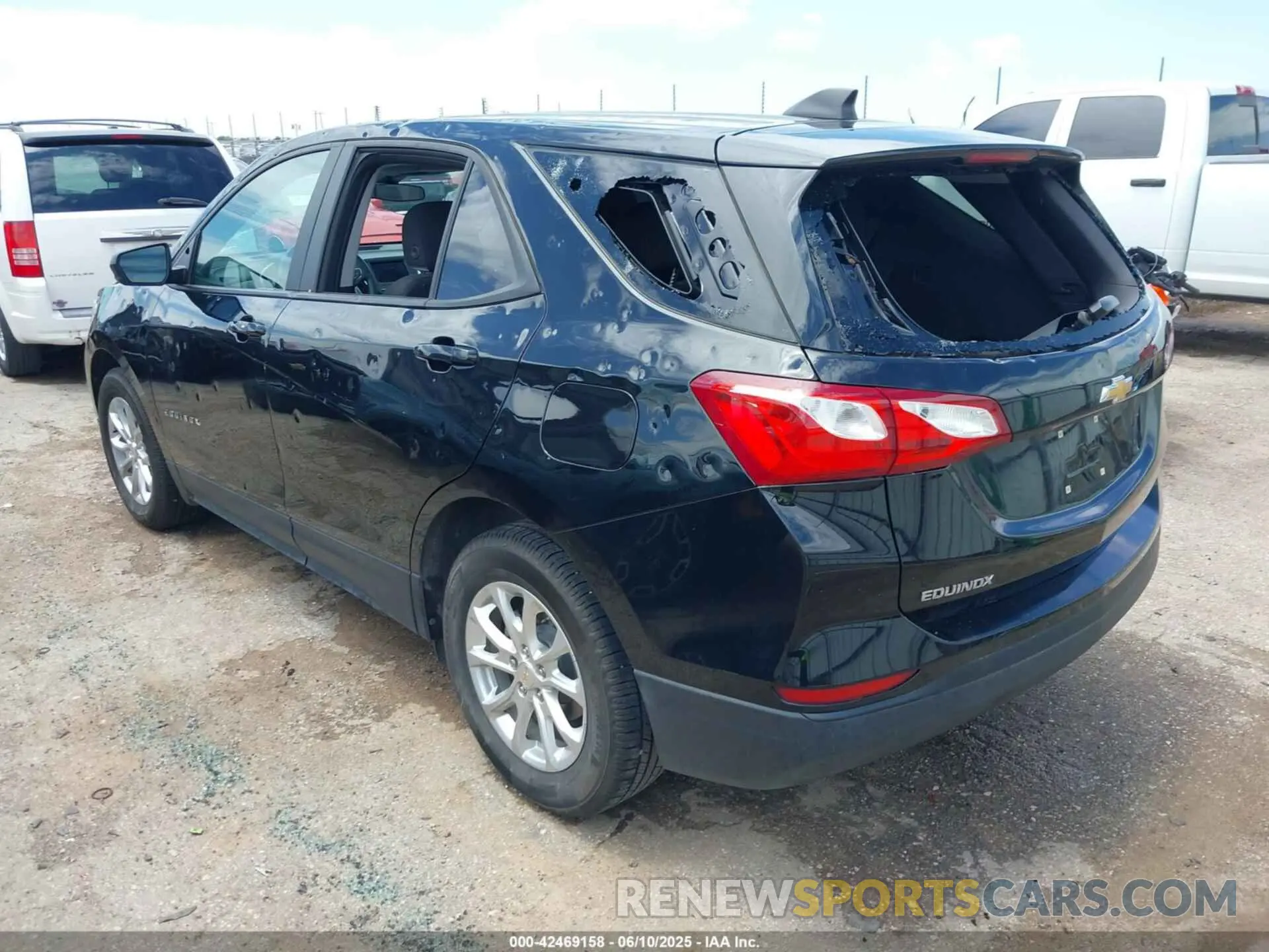 3 Photograph of a damaged car 2GNAXHEV0M6123742 CHEVROLET EQUINOX 2021