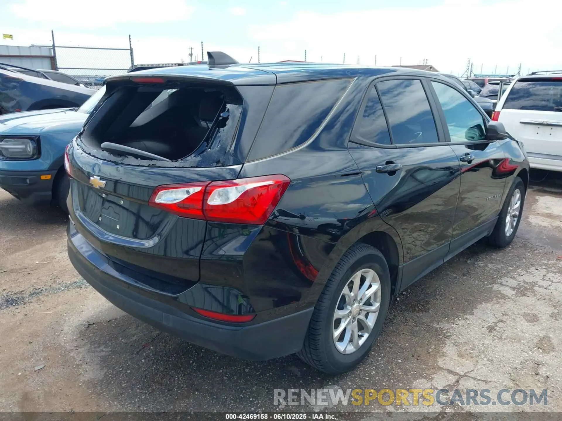 4 Photograph of a damaged car 2GNAXHEV0M6123742 CHEVROLET EQUINOX 2021