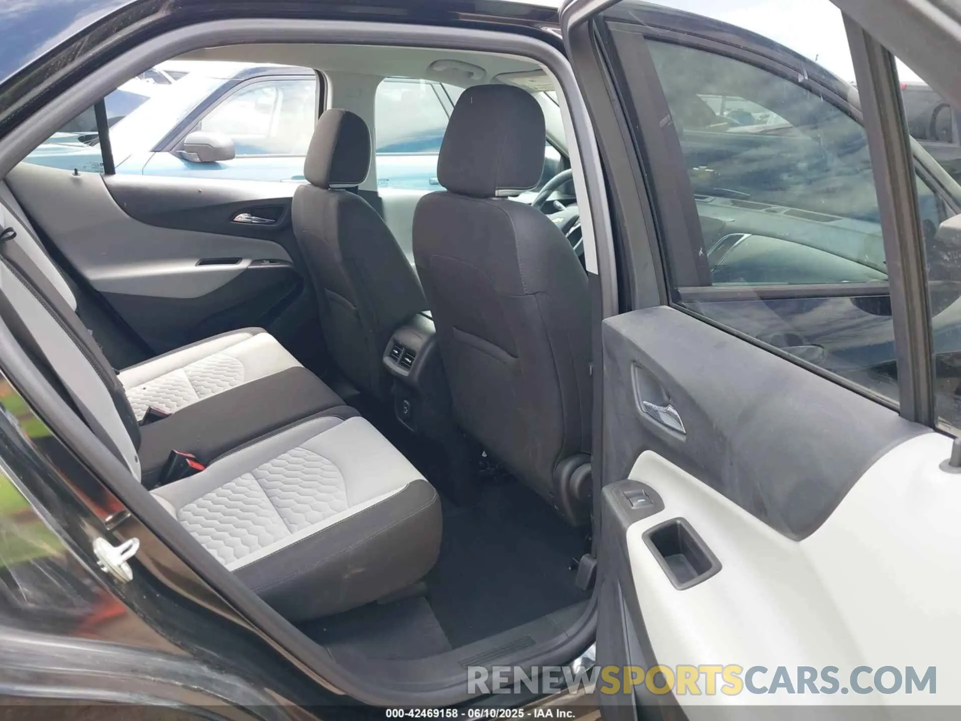 8 Photograph of a damaged car 2GNAXHEV0M6123742 CHEVROLET EQUINOX 2021