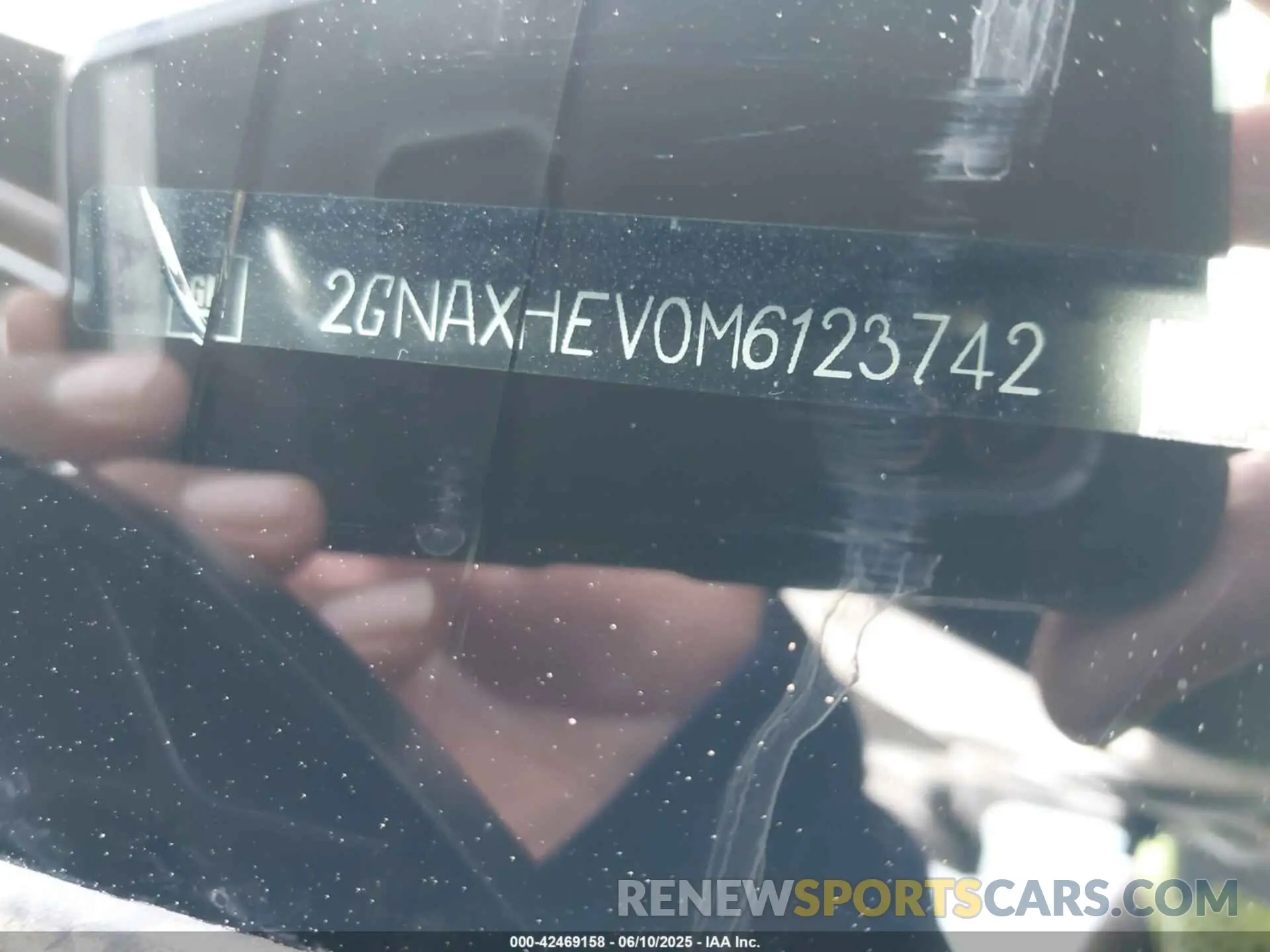 9 Photograph of a damaged car 2GNAXHEV0M6123742 CHEVROLET EQUINOX 2021
