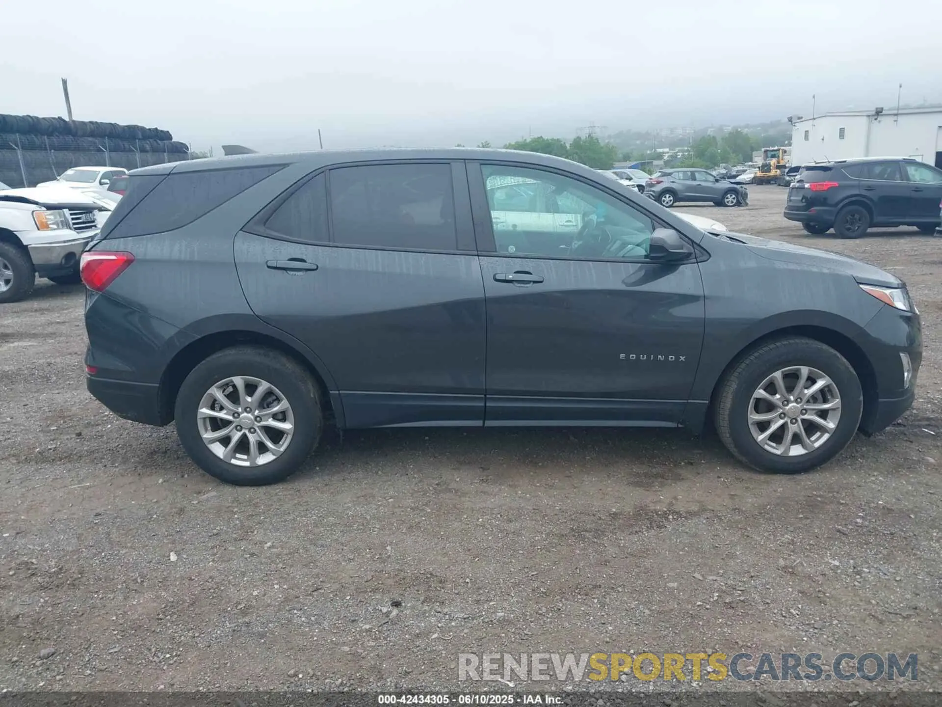 13 Photograph of a damaged car 2GNAXHEV1M6105587 CHEVROLET EQUINOX 2021