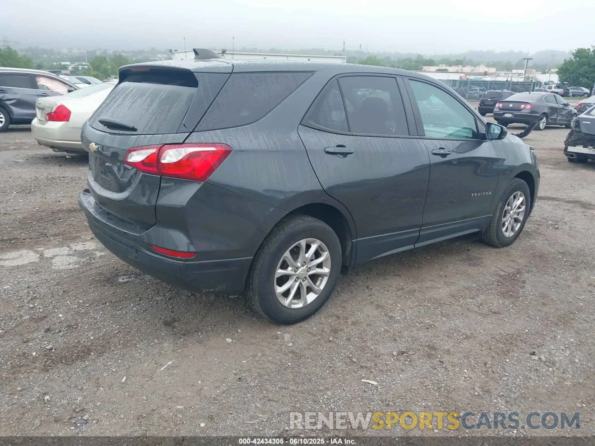 4 Photograph of a damaged car 2GNAXHEV1M6105587 CHEVROLET EQUINOX 2021