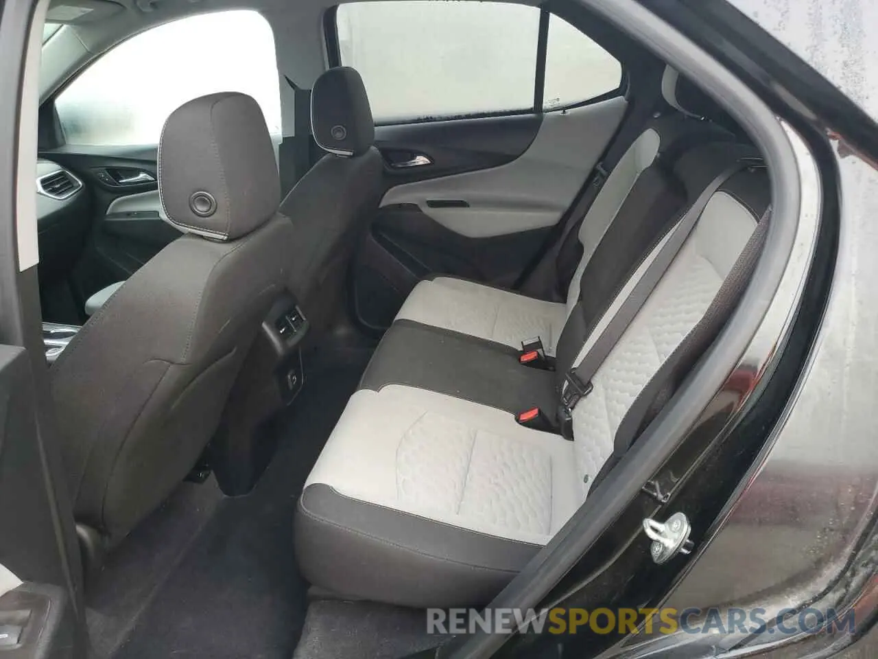 11 Photograph of a damaged car 2GNAXHEV1M6133728 CHEVROLET EQUINOX 2021