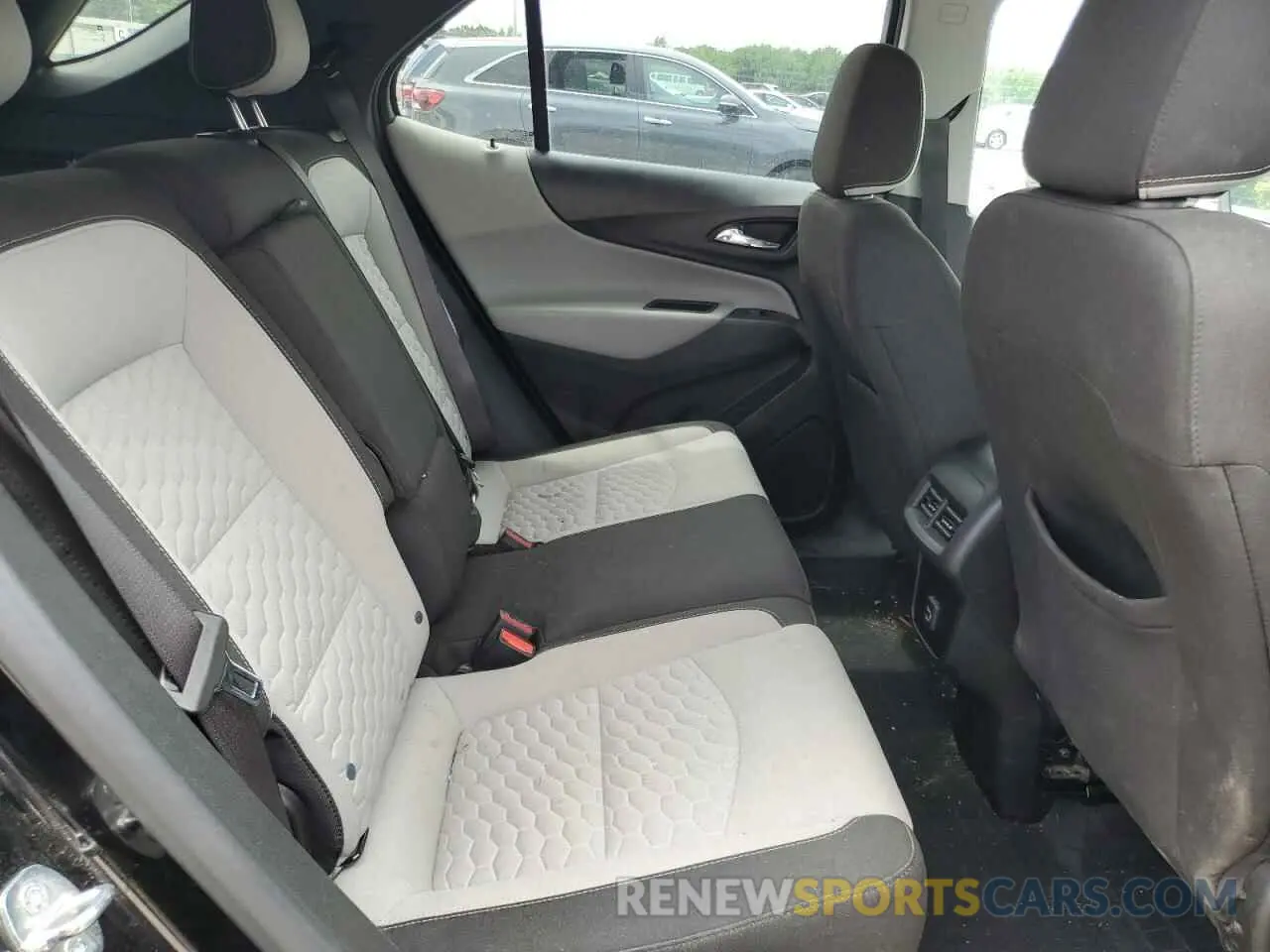 11 Photograph of a damaged car 2GNAXHEV1M6139383 CHEVROLET EQUINOX 2021