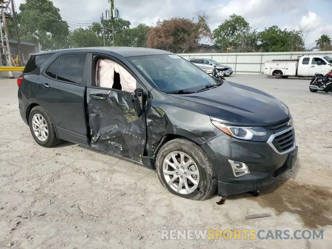 4 Photograph of a damaged car 2GNAXHEV1M6143031 CHEVROLET EQUINOX 2021