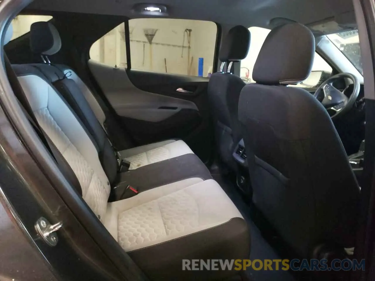 11 Photograph of a damaged car 2GNAXHEV1M6153249 CHEVROLET EQUINOX 2021
