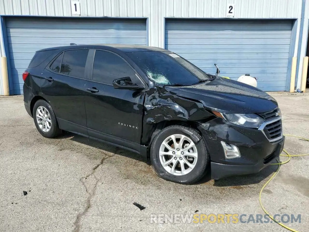 4 Photograph of a damaged car 2GNAXHEV2M6103976 CHEVROLET EQUINOX 2021