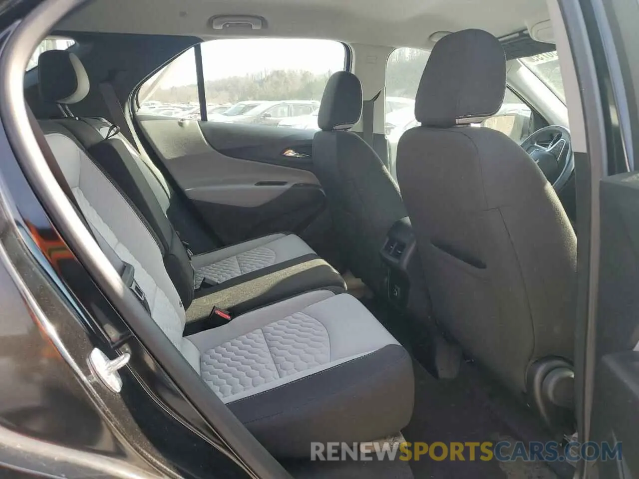 11 Photograph of a damaged car 2GNAXHEV2M6160226 CHEVROLET EQUINOX 2021