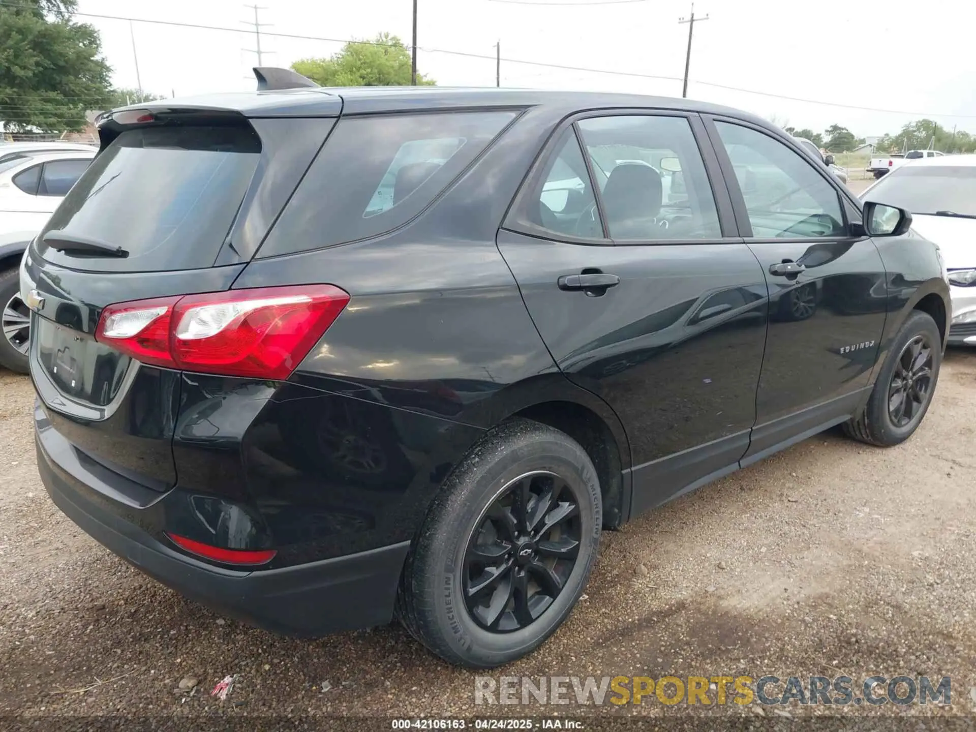 4 Photograph of a damaged car 2GNAXHEV4M6115286 CHEVROLET EQUINOX 2021