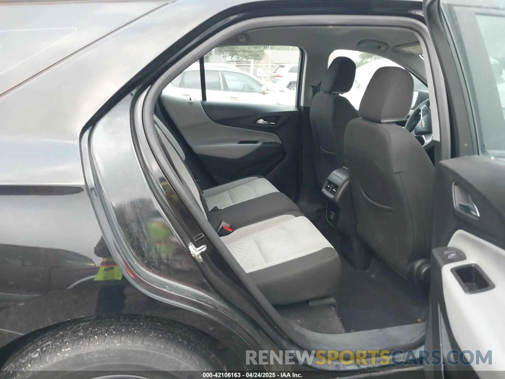 8 Photograph of a damaged car 2GNAXHEV4M6115286 CHEVROLET EQUINOX 2021