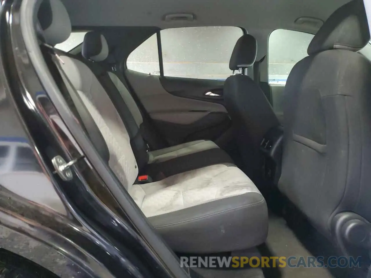 11 Photograph of a damaged car 2GNAXHEV4M6130063 CHEVROLET EQUINOX 2021