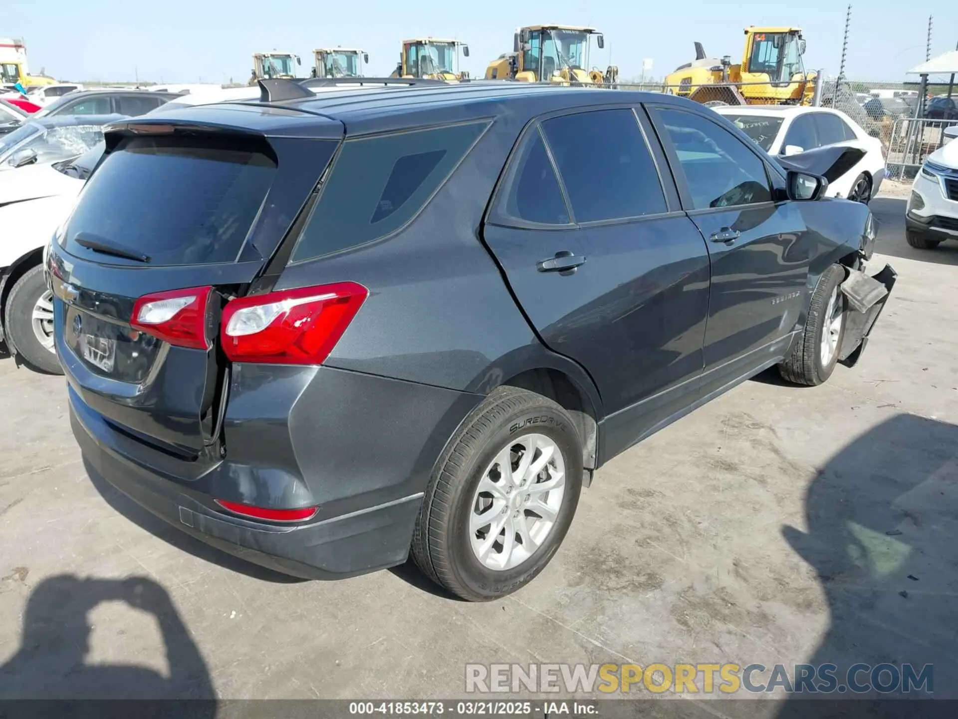 4 Photograph of a damaged car 2GNAXHEV4M6131889 CHEVROLET EQUINOX 2021