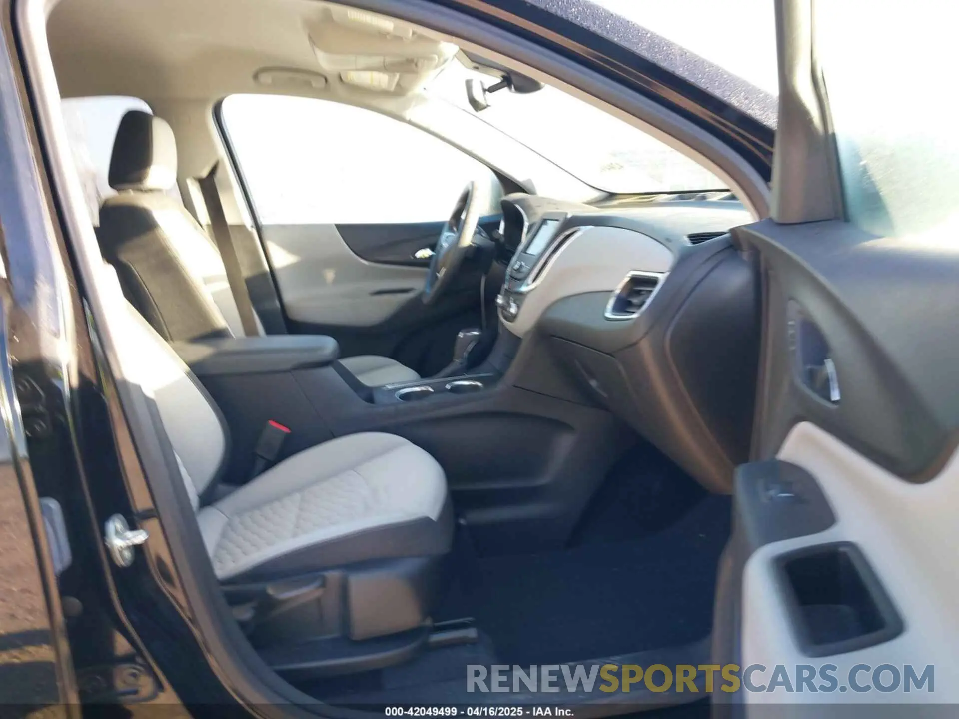 5 Photograph of a damaged car 2GNAXHEV4M6148322 CHEVROLET EQUINOX 2021
