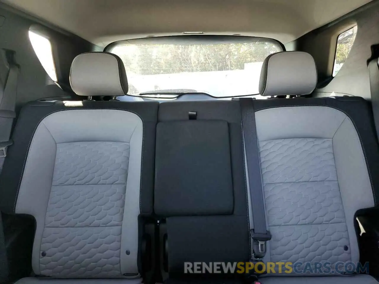 10 Photograph of a damaged car 2GNAXHEV5M6108511 CHEVROLET EQUINOX 2021