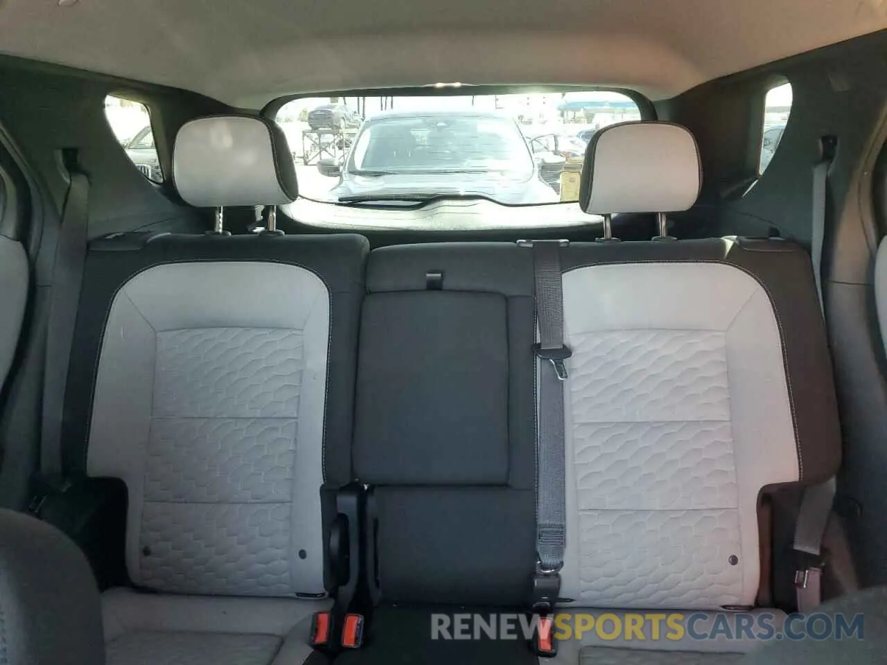 10 Photograph of a damaged car 2GNAXHEV5M6109013 CHEVROLET EQUINOX 2021