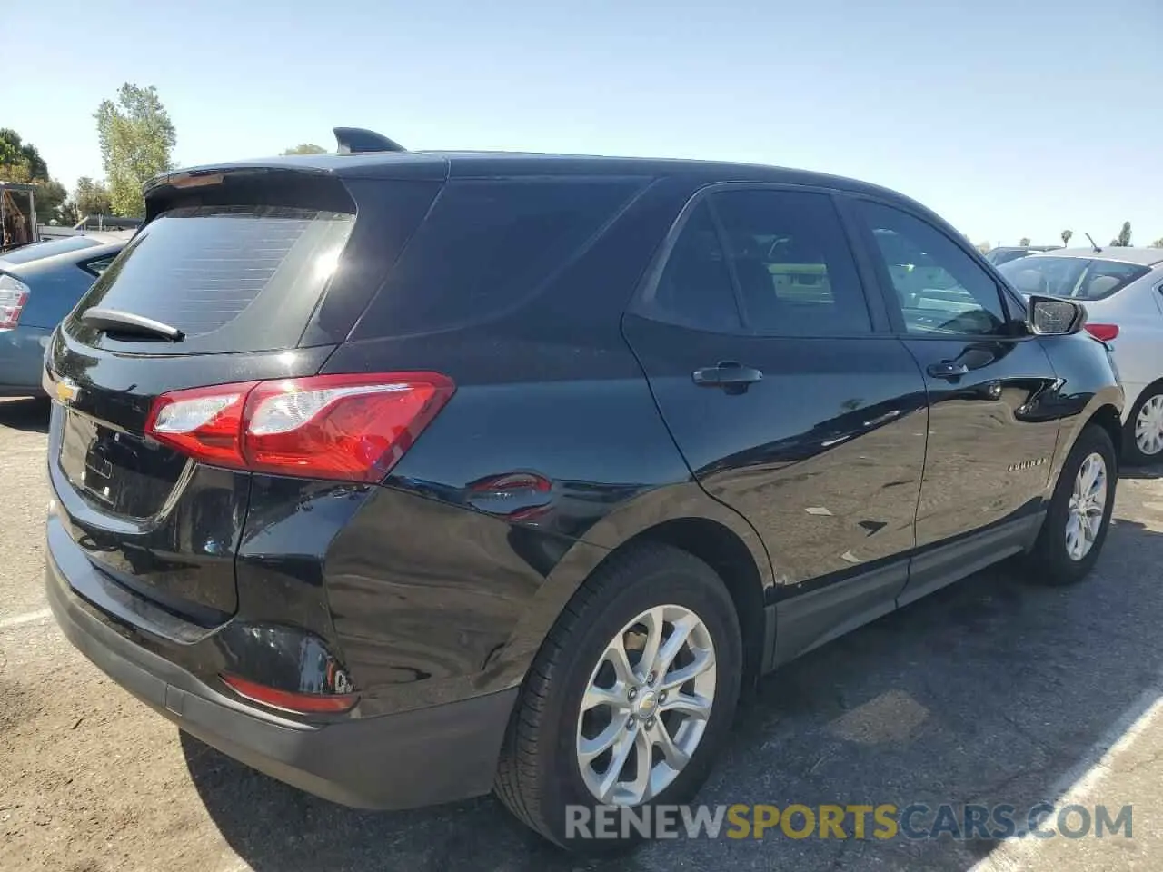 3 Photograph of a damaged car 2GNAXHEV5M6109013 CHEVROLET EQUINOX 2021